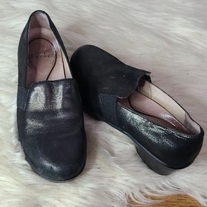 Dansko black & metallic gold shimmer shoes 9